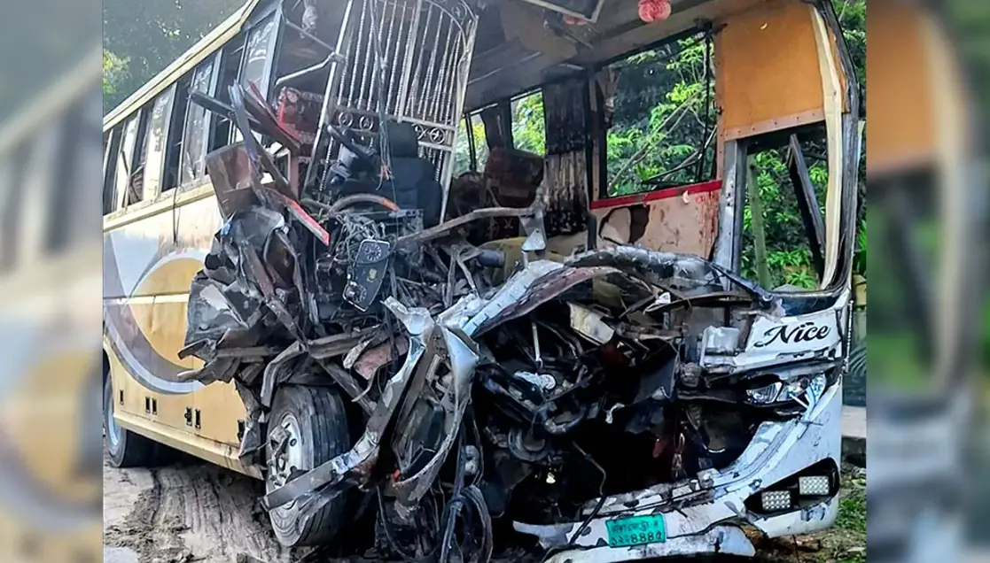 নাটোরে বাস-ট্রাক সংঘর্ষ: নিহতের সংখ্যা বেড়ে ১৪