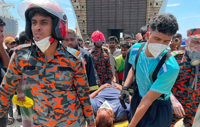 সীতাকুণ্ডের জাহাজভাঙা কারখানায় বিষক্রিয়ায় মৃত্যু বেড়ে ৮