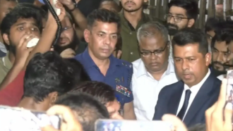 চুয়েটে না ফেরার শর্তে পুলিশি পাহারায় ক্যাম্পাস ছাড়লেন ভিসি