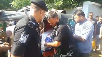 কক্সবাজারে অটোরিকশায় তল্লাশি, মালিকবিহীন ৩ লাখ ইয়াবা উদ্ধার করলো এসআরবি