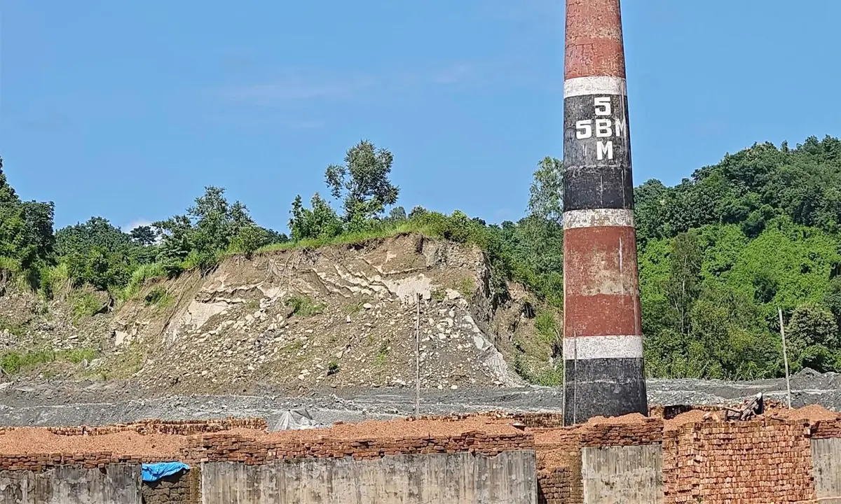 লামায় ১৫টির বেশি ইটভাটা বহাল তবিয়তে