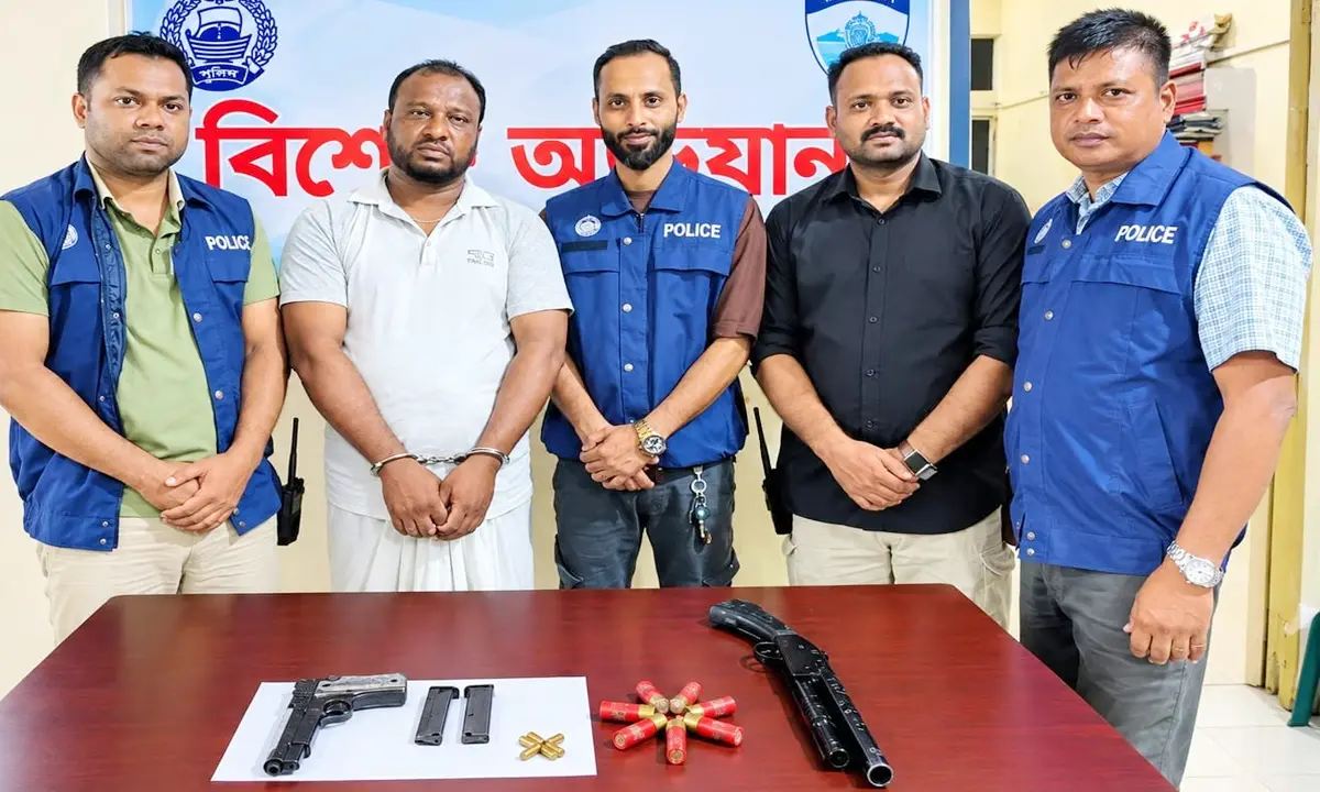 হাটহাজারীতে পুলিশের অভিযানে বিদেশি পিস্তলসহ স্বেচ্ছাসেবকলীগ নেতা গ্রেফতার