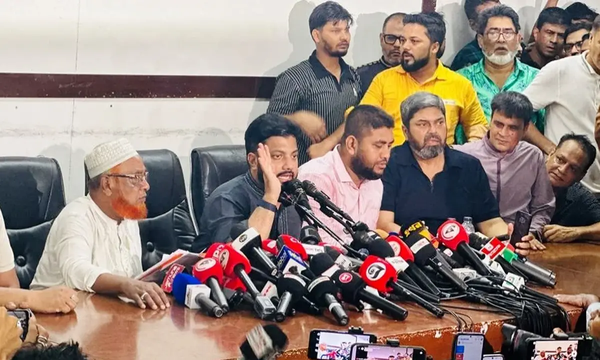 মন্ত্রিসভা থেকে পদত্যাগ করলেন ইশরাক হোসেন