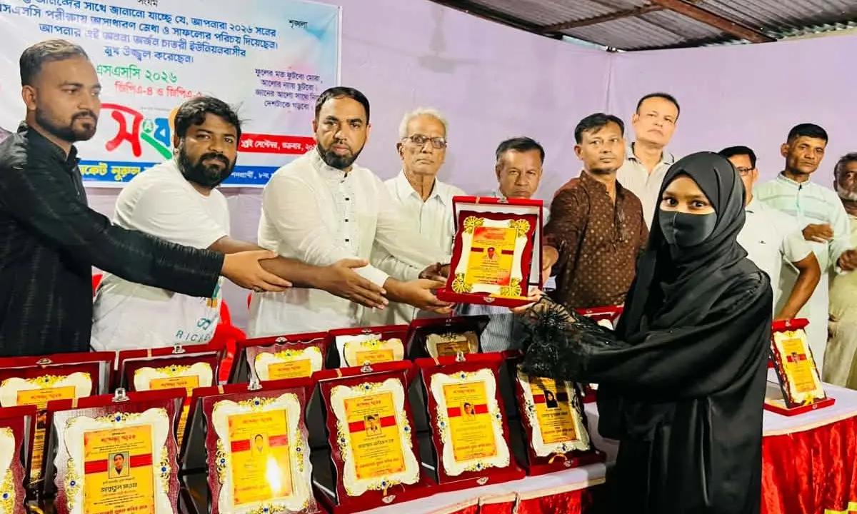 আানোয়ারায় এসএসসি’তে কৃতি শিক্ষার্থীদের সংবর্ধনা