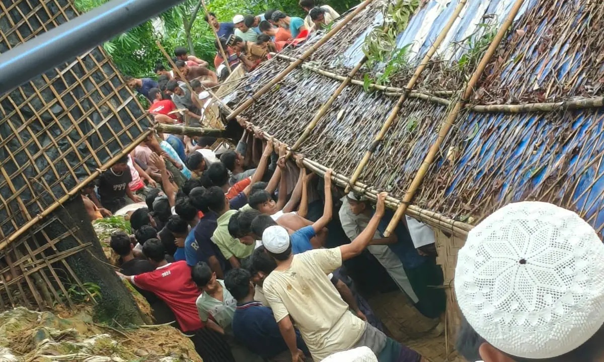 উখিয়ার রোহিঙ্গা ক্যাম্পে মাদরাসার দেওয়ালধস, ৪ শিক্ষার্থীর লাশ উদ্ধার