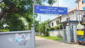 ছেলের ফেরার আগেই ঘরে ঝুলছিল মায়ের লাশ
