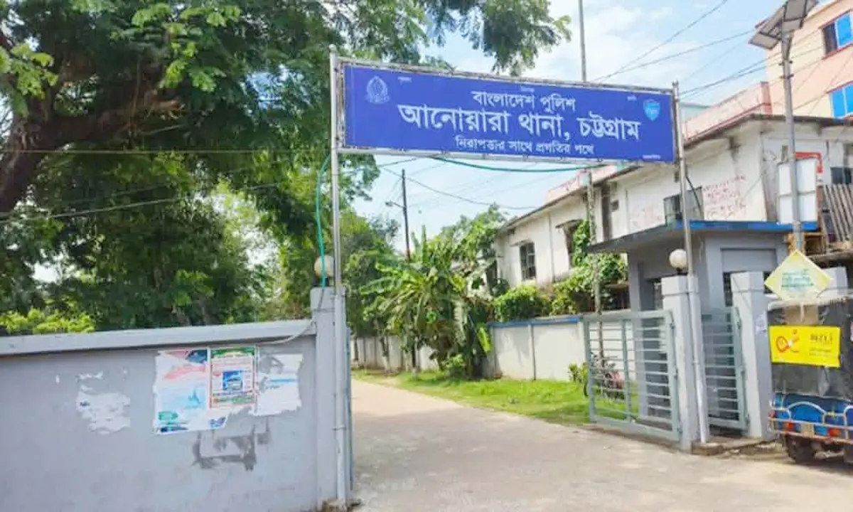 ছেলের ফেরার আগেই ঘরে ঝুলছিল মায়ের লাশ