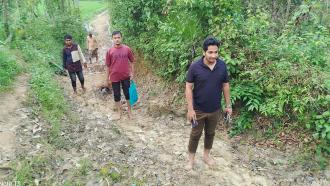 পুটিবিলা আশ্রয়ণ প্রকল্প সড়কে ৩৫ বছরেও সংস্কার নেই