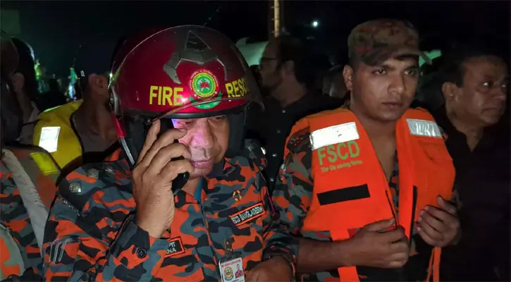 ‘৩০ ফুট গভীরে’ তলিয়েছে বাসটি, শনাক্ত করেছেন ডুবুরিরা: ফায়ার সার্ভিস