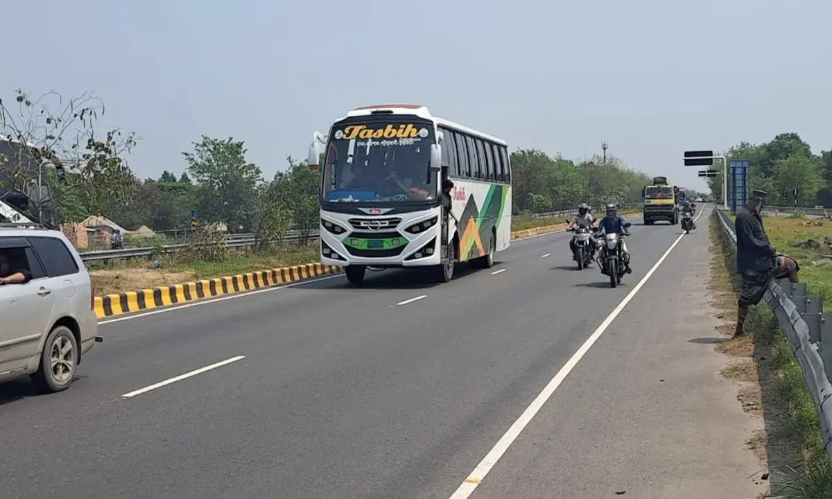 ঈদের আগের দিন স্বস্তি, মহাসড়কে নেই যানজট
