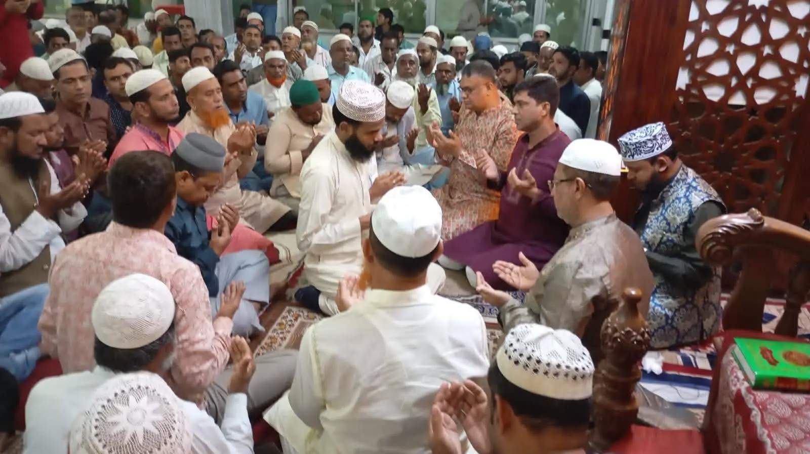 বেগম খালেদা জিয়ার রোগমুক্তি কামনায় বারইয়ারহাট পৌর বিএনপির উদ্যোগে দোয়া ও মিলাদ মাহফিল