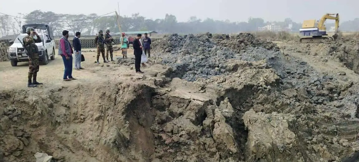 সাতকানিয়ায় ফসলি জমির মাটি কাটায় ইটভাটাকে ৩ লাখ টাকা জরিমানা