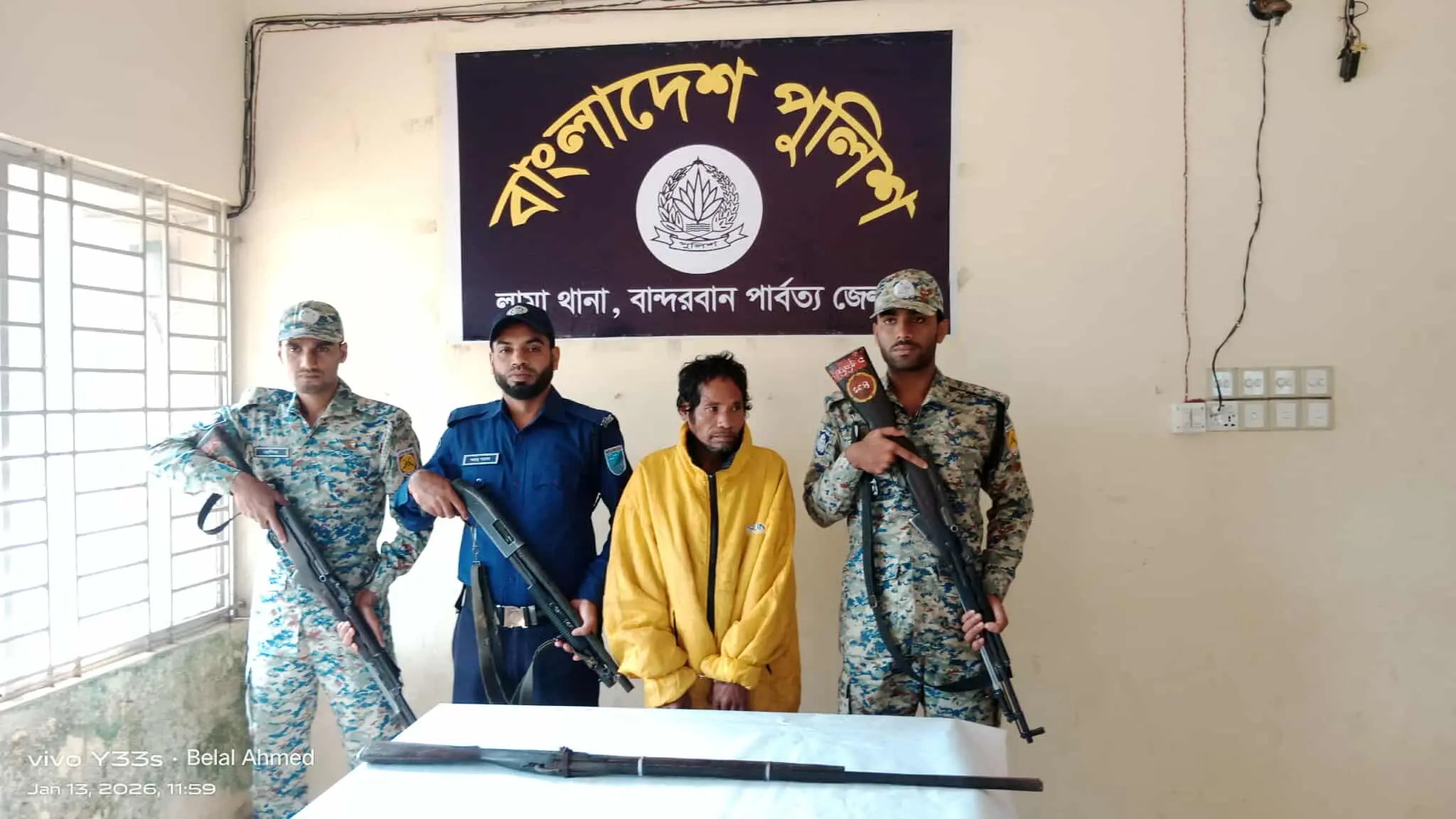 লামায় পাহাড় ঘেরা মাচাংঘর থেকে সাজাপ্রাপ্ত আসামি গ্রেপ্তার, উদ্ধার আগ্নেয়াস্ত্র
