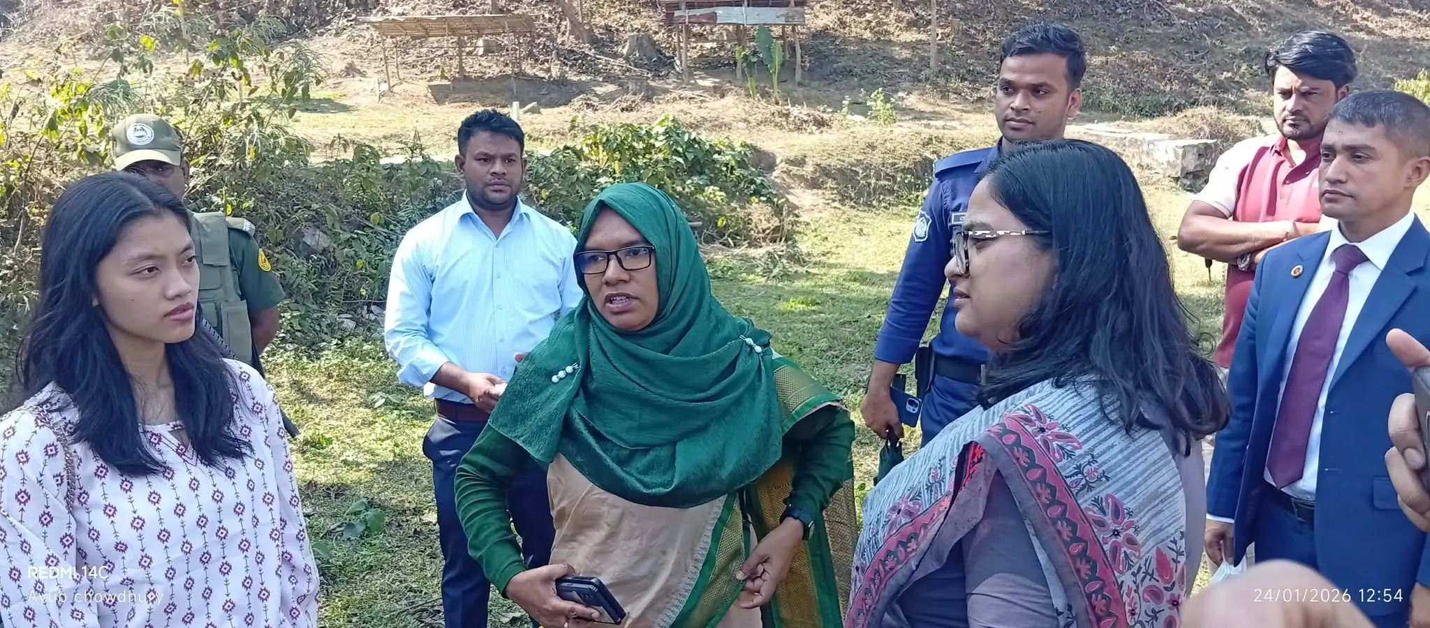 রাজস্থলীতে রূপাজয়ী টেনিস তারকা খই খই সাই মারমার বাড়িতে জেলা প্রশাসক