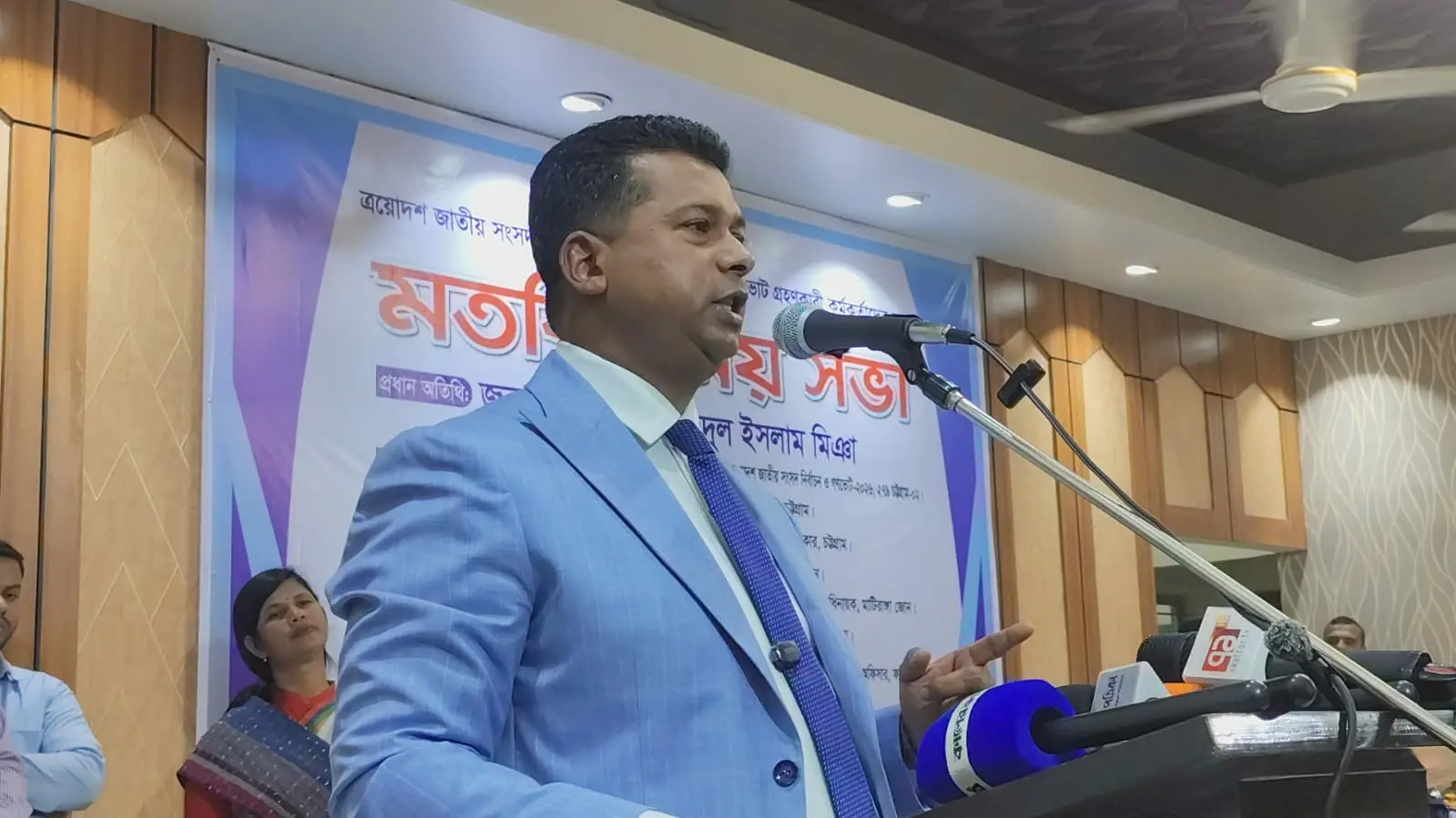 ভোটের স্বচ্ছতায় আপস নয়, কর্মকর্তাদের কড়া বার্তা জেলা প্রশাসকের