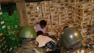 সাতকানিয়ায় অতিরিক্ত খেজুর মজুদ করায় কোল্ড স্টোরেজকে লাখ টাকা জরিমানা