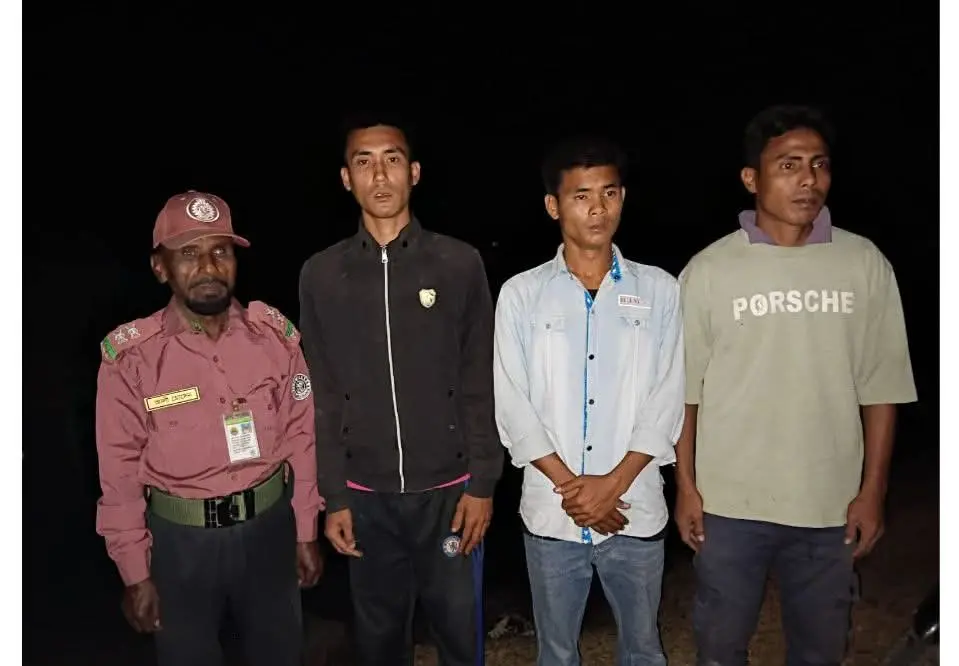 নাইক্ষ্যংছড়ি সীমান্ত অতিক্রম করে আনুপ্রবেশের সময় আরাকান আর্মির ৩ সদস্য আটক