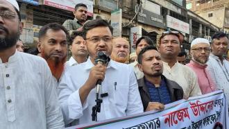 চকরিয়ায় সাংবাদিকদের ওপর হামলার প্রতিবাদে মানববন্ধন, সন্ত্রাসীদের ২৪ ঘণ্টার মধ্যে গ্রেফতারের আল্টিমেটাম