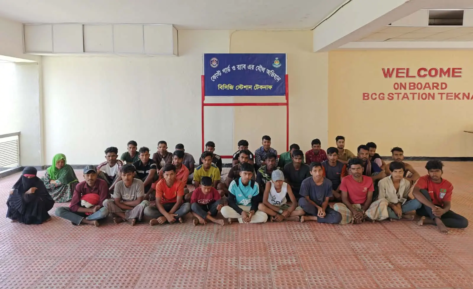 টেকনাফে কোস্ট গার্ড ও র‍্যাবের যৌথ অভিযান: ৩২ জন মালয়েশিয়াগামী উদ্ধার