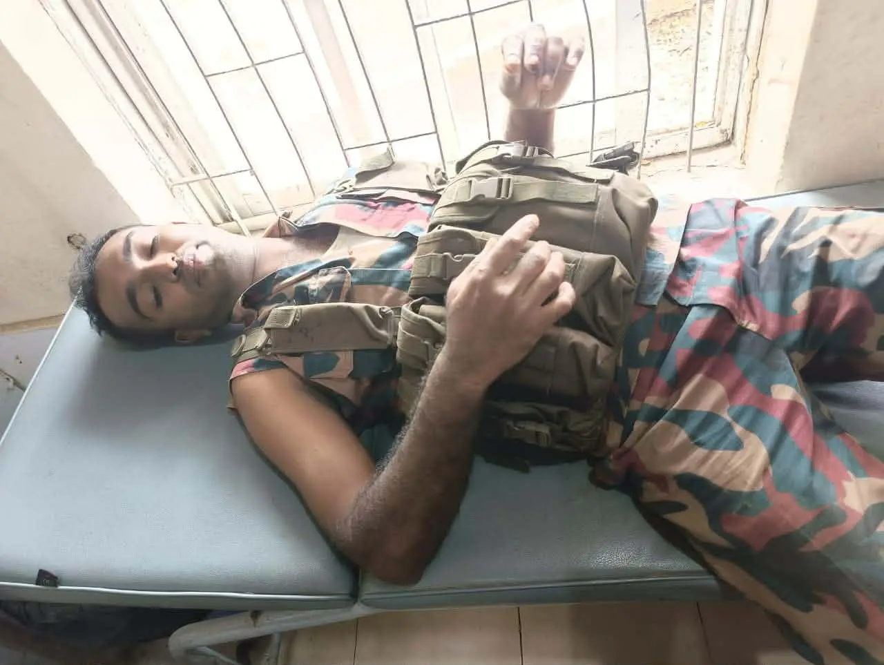 নাইক্ষ্যংছড়ির সীমান্ত এলাকায় অবৈধ গরু আটকে বিজিবি-চোরাকারবারী"সংঘর্ষ, আহত ২ বিজিবি ও এক চোরাকারবারী