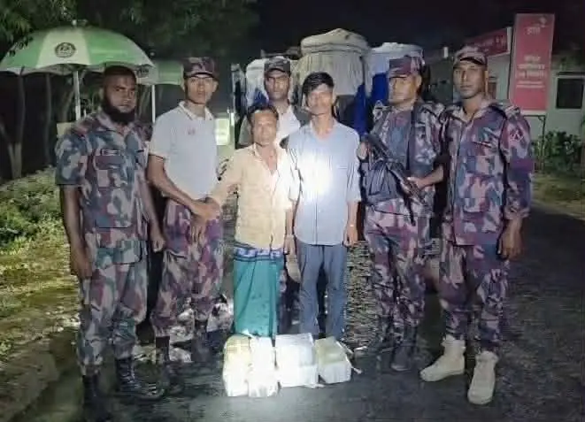 টেকনাফের শীলখালীতে বিজিবির বড় অভিযান: মাছের ড্রামে মিলল পৌনে দুই লাখ ইয়াবা, আটক ২