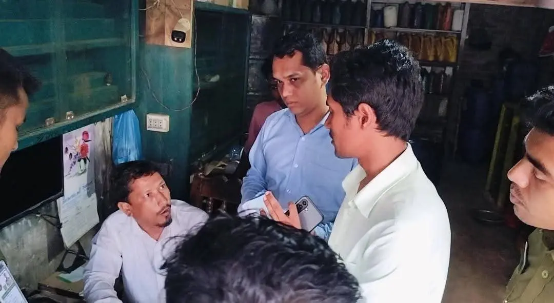 চকরিয়ায় অতিরিক্ত মূল্যে তেল বিক্রির দায়ে জরিমানা ও কারাদণ্ড