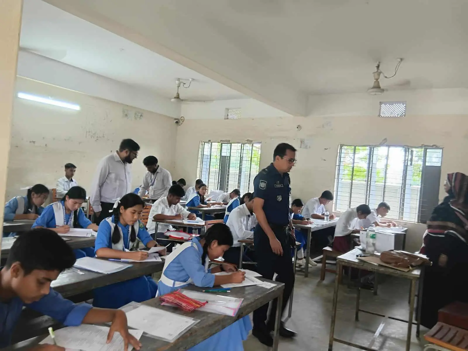 লামায় উৎসবমুখর পরিবেশে এসএসসি ও দাখিল পরীক্ষা শুরু,প্রথম দিনে অনুপস্থিত ২২ জন পরীক্ষার্থী