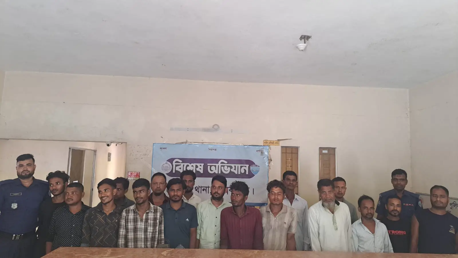 চকরিয়ায় পুলিশের সাঁড়াশি অভিযানে ১৯ জন গ্রেফতার