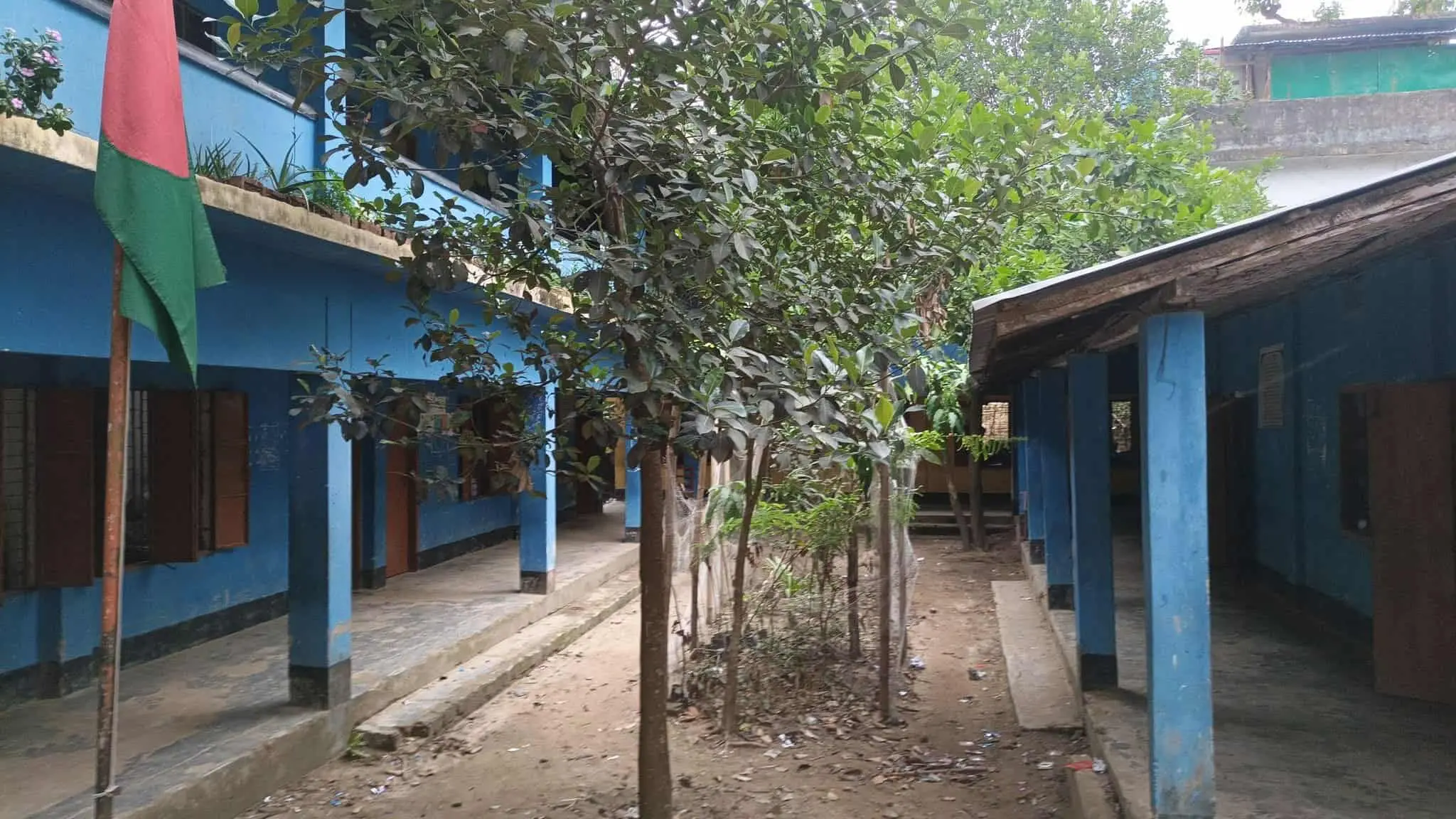 তীব্র গরমে লামার সরই উচ্চ বিদ্যালয়ে ১৮ শিক্ষার্থীর হিটস্ট্রোক,বিদ্যুৎহীনতায় বাড়ছে ঝুঁকি