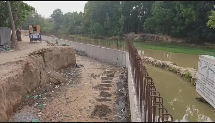 খুটাখালী-ঈদগড় সড়ক প্রায় ২১ কোটি টাকার উন্নয়ন প্রকল্পে অনিয়ম, তদন্তের দাবি স্থানীয়দের