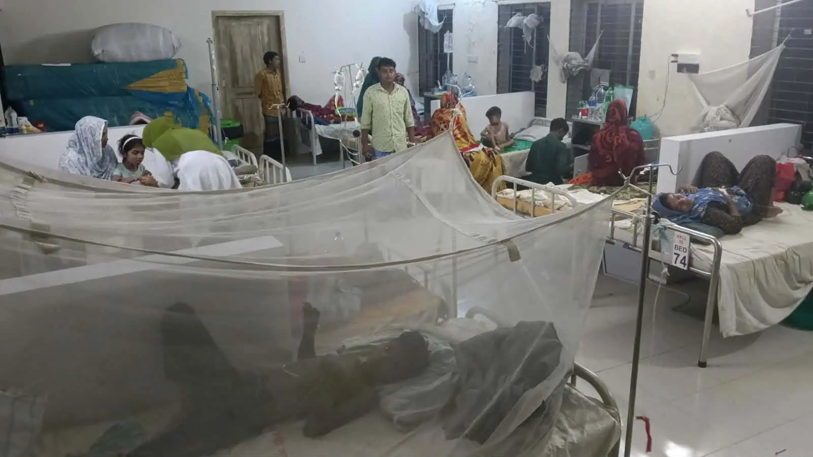নাইক্ষ্যংছড়িতে রোগীতে ঠাসা হামের ওয়ার্ড়,ভতুড়ে পরিবেশে হাসপাতাল