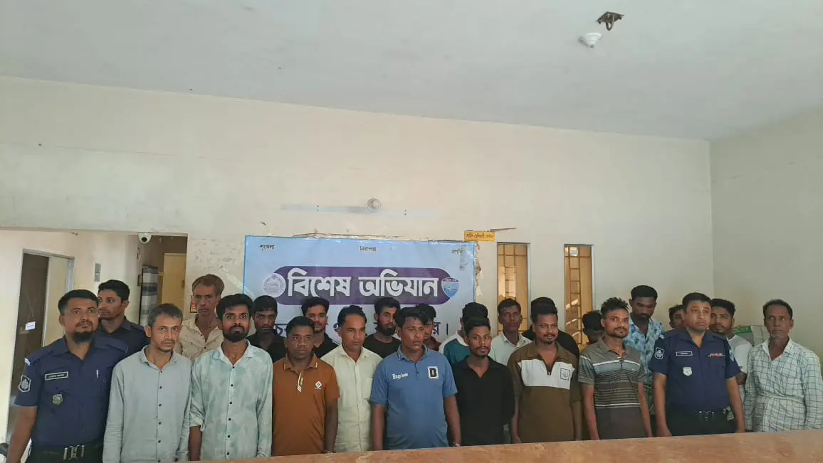 চকরিয়ায় পুলিশের বিশেষ অভিযানে ২১ আসামী গ্রেফতার