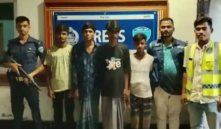 সাতকানিয়ায় দুই স্কুলছাত্রীকে ধর্ষণের অভিযোগে গ্রেপ্তার ৪