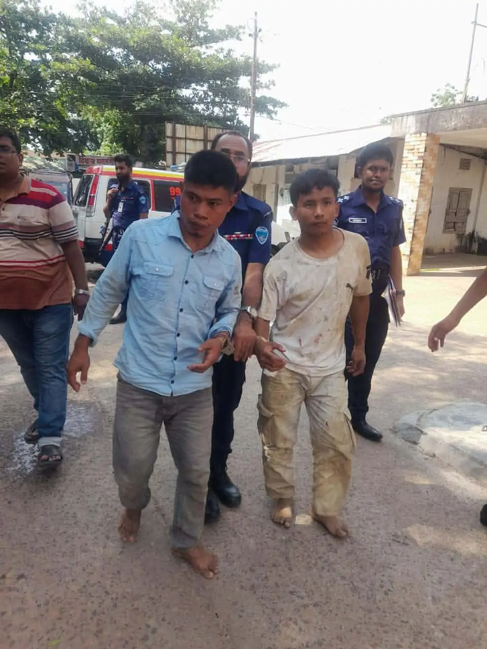 রামগড়ে সেনাবাহিনীর অভিযানে ইউপিডিএফের ৩ সন্ত্রাসী আটক, একে-২২ অস্ত্র উদ্ধার