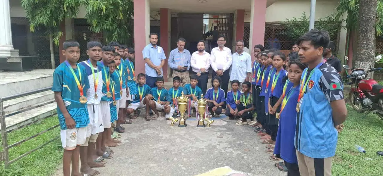 ‘খুদে পায়ে স্বপ্নের জাদু’: জেলা মাতাল ফেনুয়া টি এস্টেট প্রাথমিক বিদ্যালয়