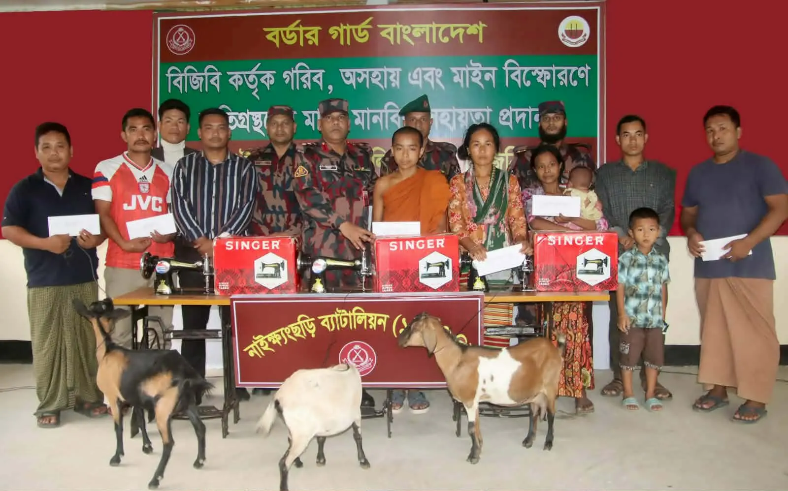 নাইক্ষ্যংছড়ির ১১ বিজিবির পক্ষ থেকে ১৩ অসহায় পরিবারকে মানবিক সহায়তা প্রদান