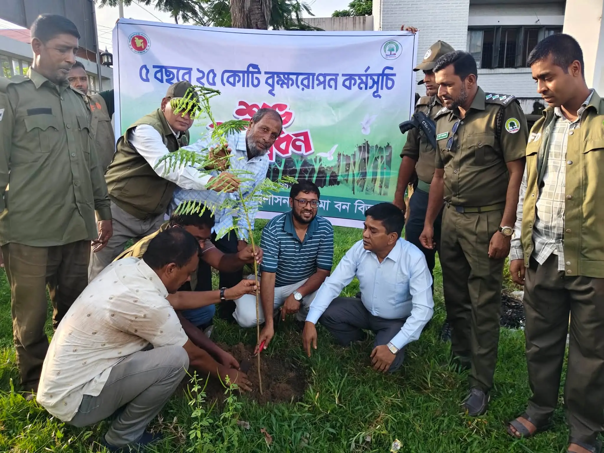 লামায় ৫ বছরে ২৫ কোটি বৃক্ষরোপণ কর্মসূচির উদ্বোধন