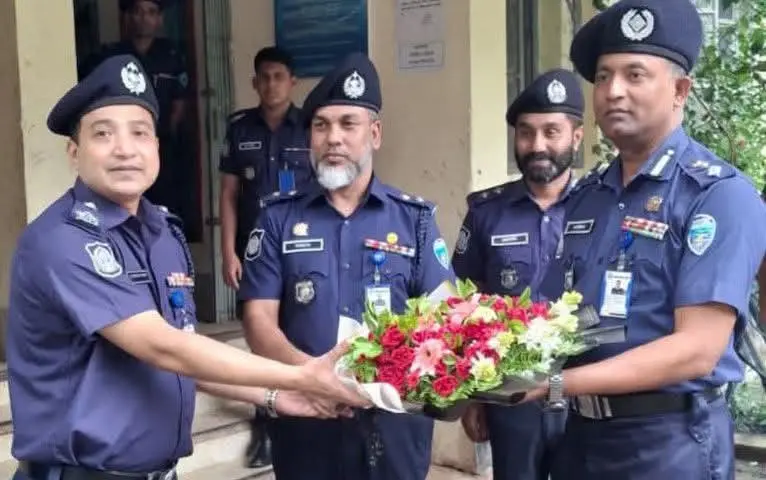 নাইক্ষ্যংছড়ি এলেন চট্টগ্রাম রেঞ্জের অতিরিক্ত ডিআইজি নাজমুল হক