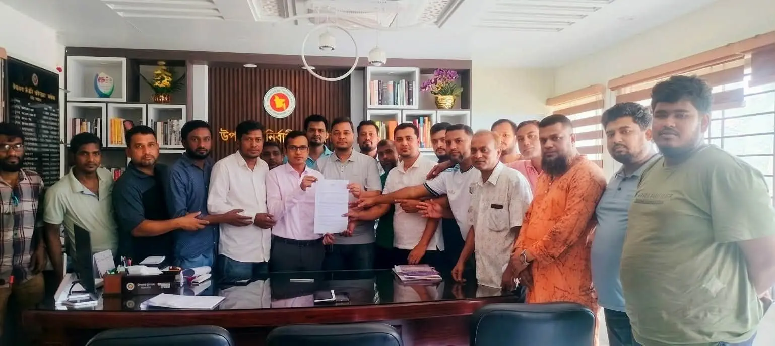 পটিয়া পৌরসভার নাগরিক সমস্যার সমাধানে প্রশাসকের কাছে স্মারকলিপি