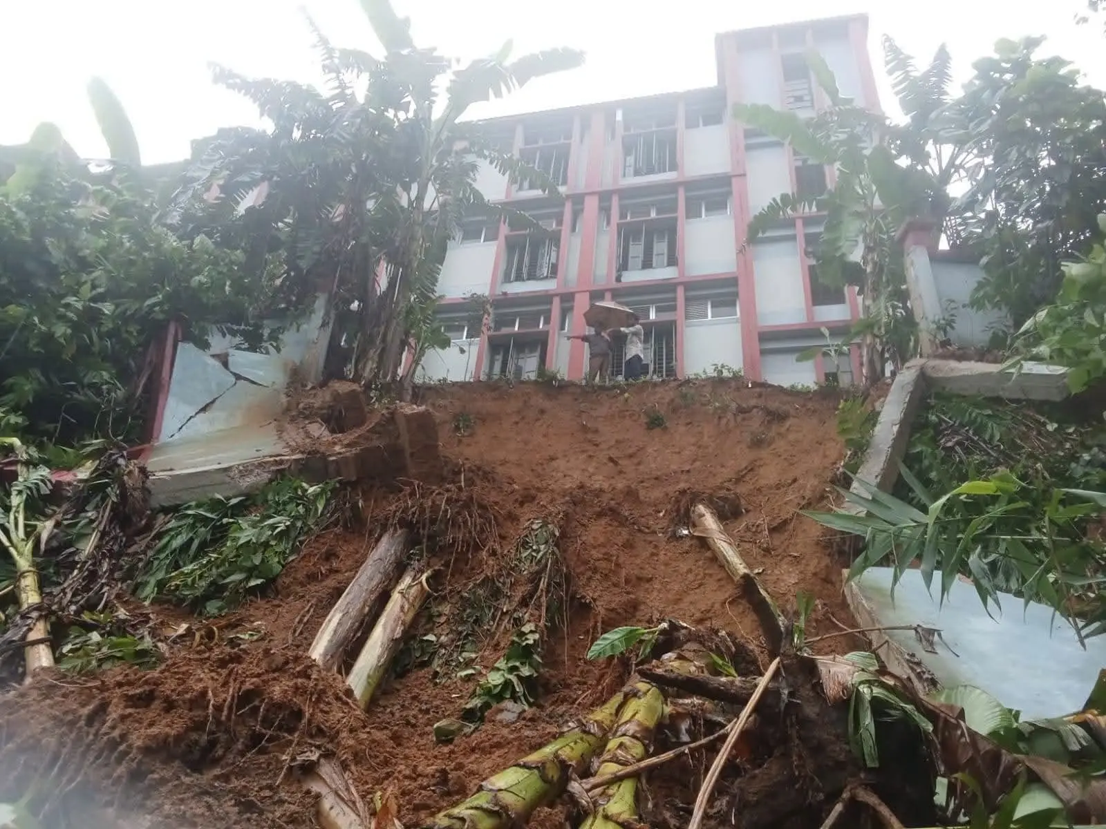 লামায় টানা বর্ষণে পাহাড় ধসের ঝুঁকিতে হাজারো পরিবার, প্রস্তুত ৮ আশ্রয়কেন্দ্র