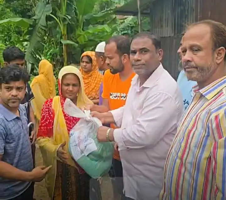 পটিয়া পৌরসভায় হাজী মোহাম্মদ আবুল বশর সিআইপির নগদ অর্থ ও ত্রাণ সামগ্রী বিতরণ