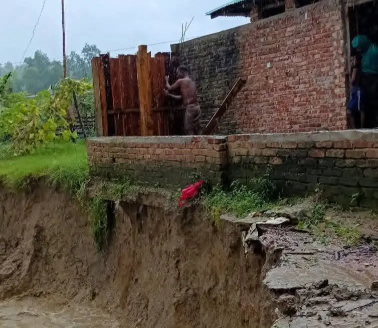 ‎রামুর কচ্ছপিয়ার দোছড়ি খালের ভয়াবহ ভাঙনে বিলীন হচ্ছে বসতবাড়ি