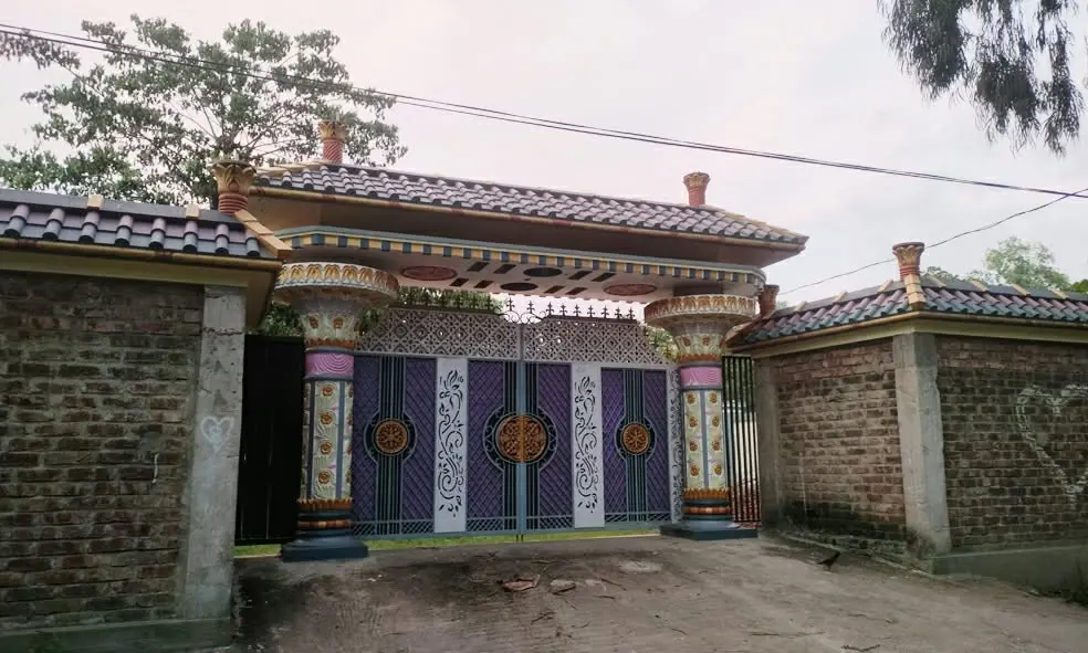 ইয়াবায় বেকার থেকে কোটিপতি! আনোয়ারায় ইয়াবা বাদশার বাদশাহী বাড়ি