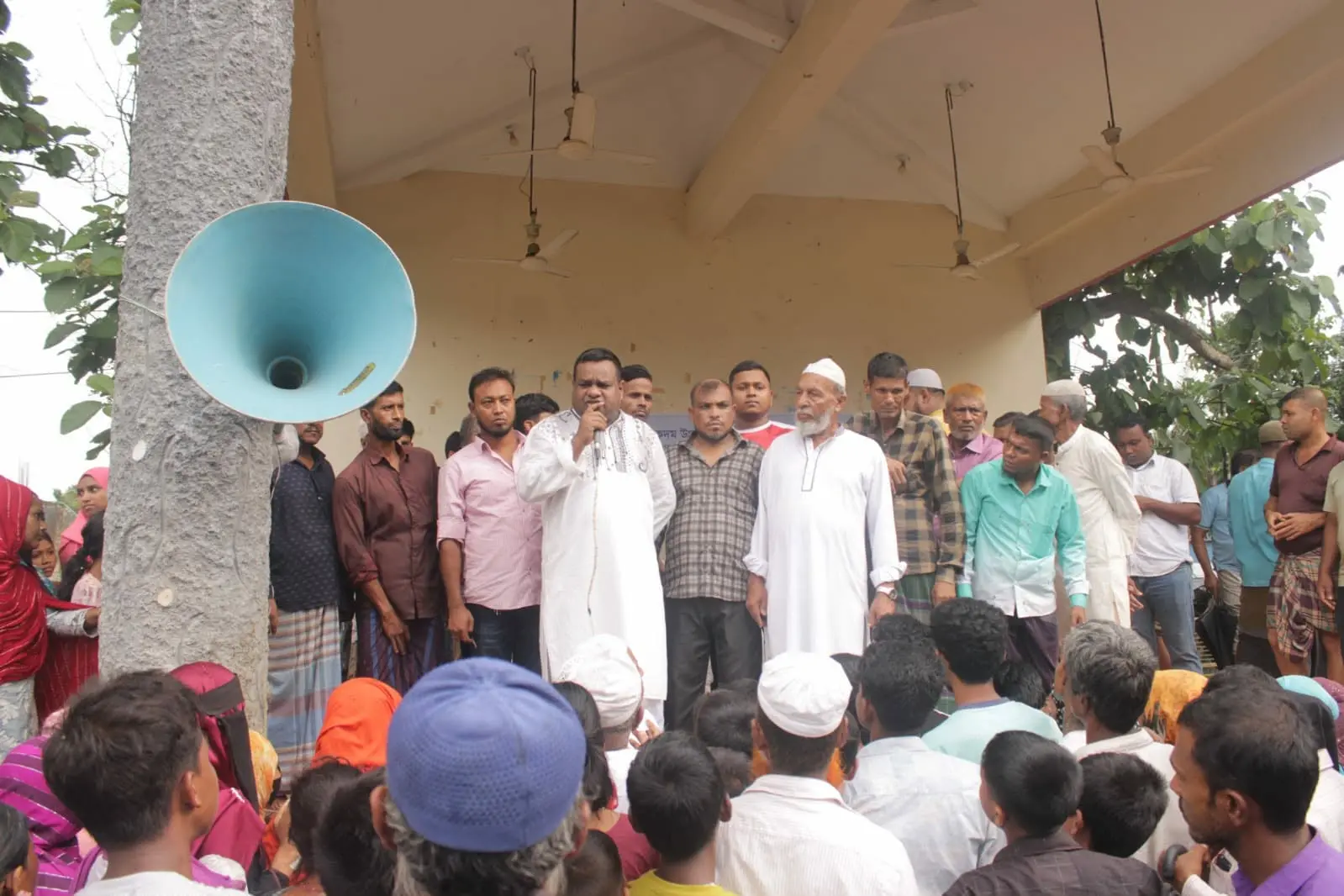 আলীকদমে বন্যাদুর্গত পরিবারের পাশে মরহুম আলহাজ্ব খুইল্লা মিয়া চেয়ারম্যান ফাউন্ডেশন