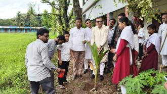 ফটিকছড়ির হাইদচকিয়ায় উচ্চ বিদ্যালয়ে অ্যাডহক কমিটির সভা ও বৃক্ষরোপণ কর্মসূচি অনুষ্ঠিত