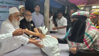 মুসলিম এইড সাতকানিয়া শাখার উদ্যোগে খাদ্যসামগ্রী বিতরণ