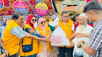 কক্সবাজার সদর, রামু ও চকরিয়ায় বন্যাকবলিত ১৫ শতাধিক পরিবারে লায়ন্স ইন্টারন্যাশনালের খাদ্যসামগ্রী বিতরণ