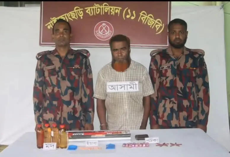 নাইক্ষ্যংছড়িতে ইয়াবা ও মদসহ আটক ১