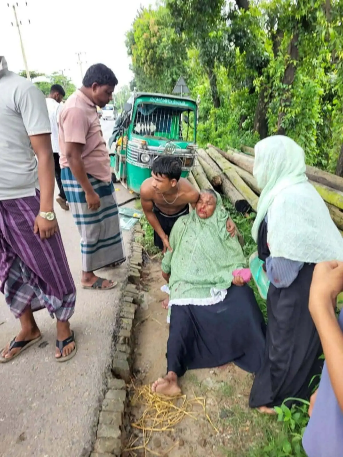 ঈগল পরিবহনের চাপায় সাতকানিয়ায় বৃদ্ধা নিহত