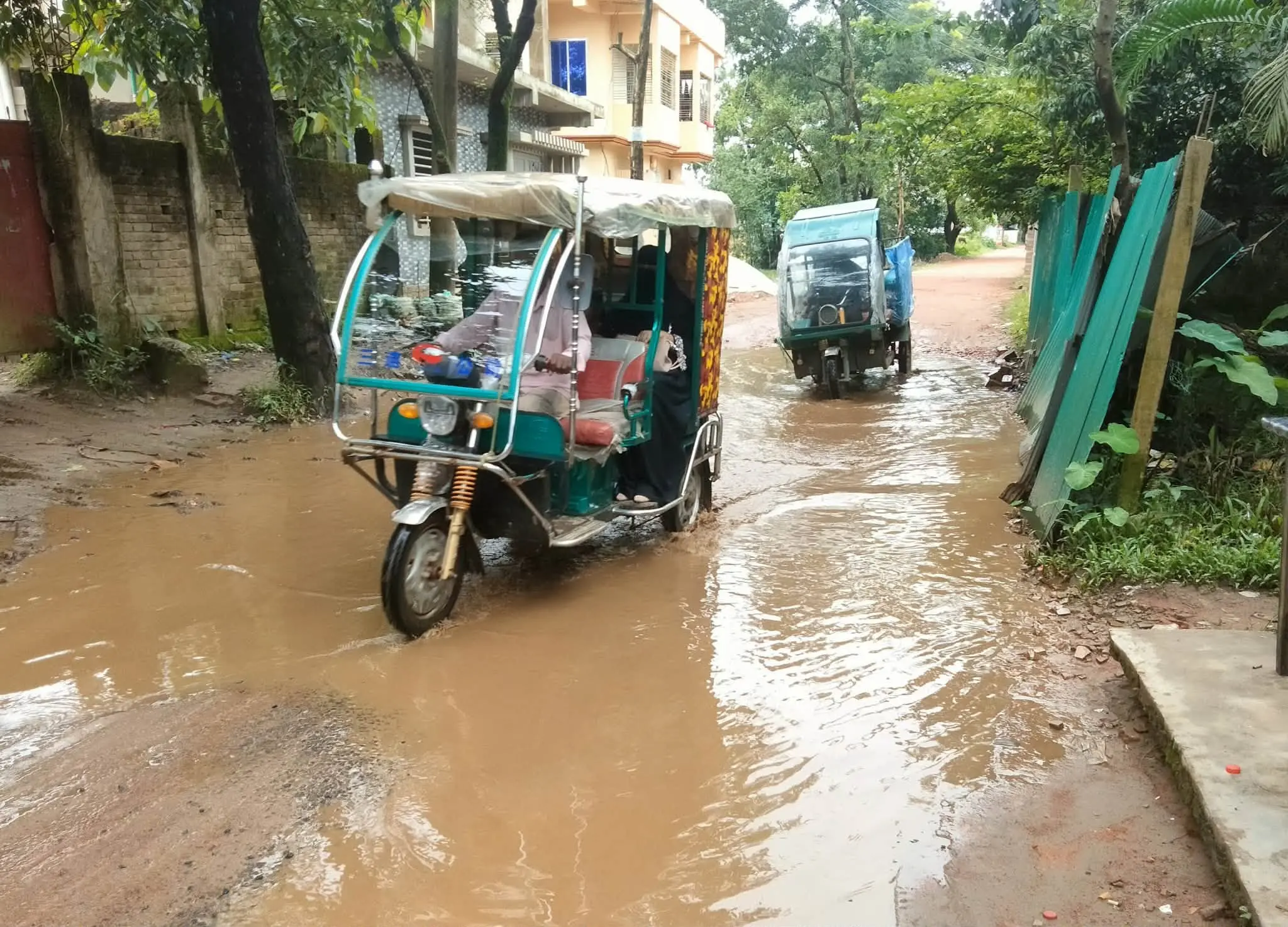 সাতকানিয়া কলেজ রোডে ভোগান্তি চরমে: সড়ক ও সেতু নির্মাণে জনদুর্ভোগ